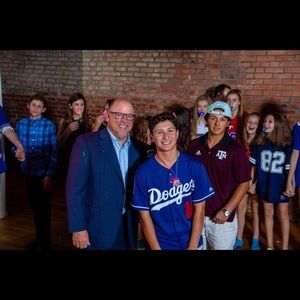 Meet your Posher, Levi